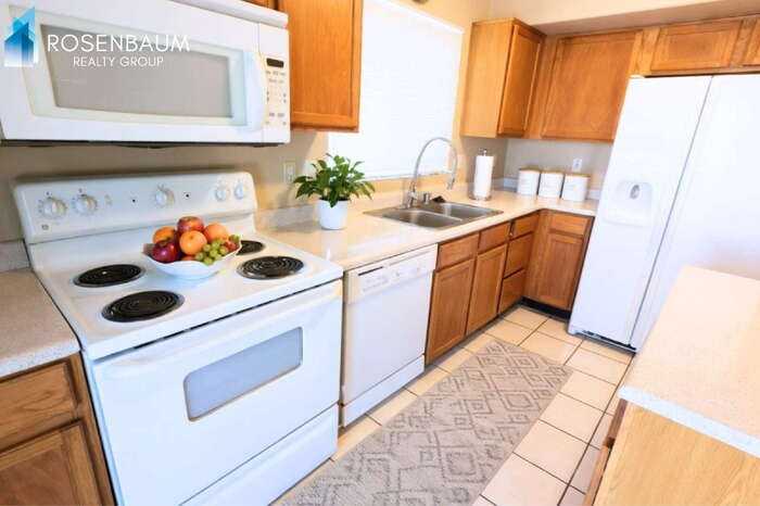 10326 W Missouri Ave - Photo 3 of 5