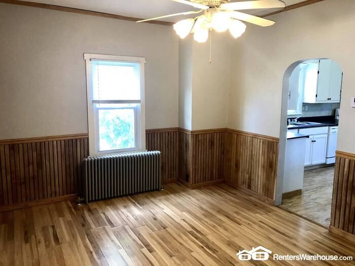 444 23rd Ave N - Photo 2 of 20