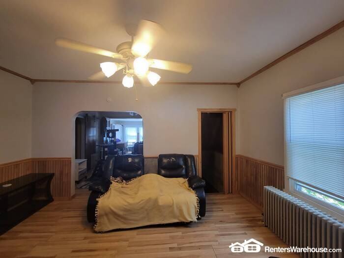 444 23rd Ave N - Photo 3 of 20