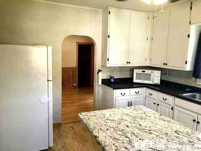 444 23rd Ave N - Photo 4 of 20