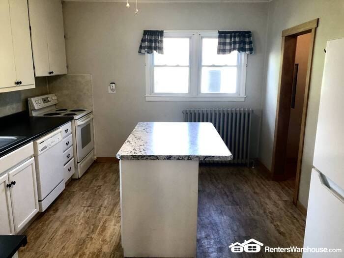 444 23rd Ave N - Photo 6 of 20