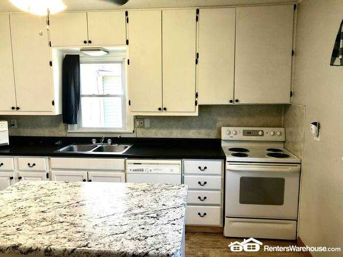 444 23rd Ave N - Photo 7 of 20