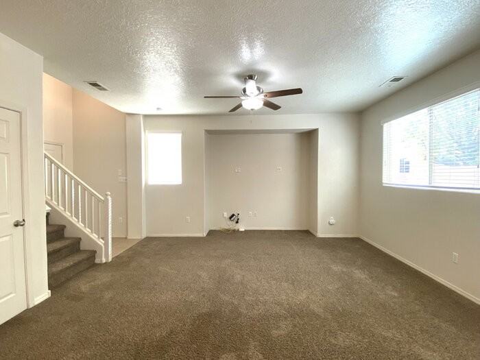 2431 Pelizzano Dr Se - Photo 3 of 33