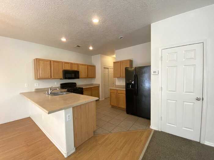 2431 Pelizzano Dr Se - Photo 6 of 33