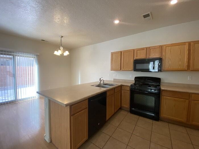 2431 Pelizzano Dr Se - Photo 7 of 33