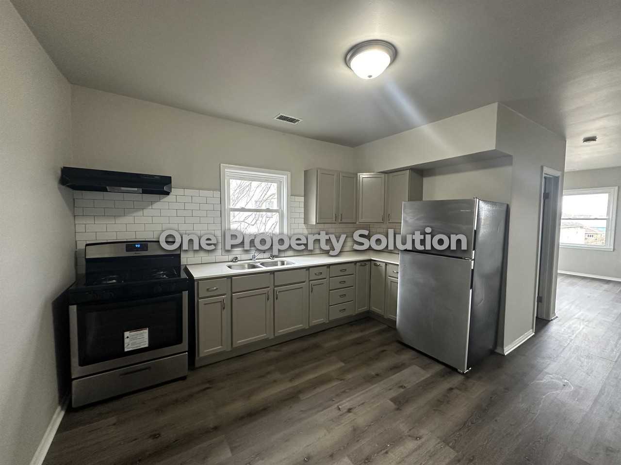 4241 Dearborn Avenue Apt B - Photo 2 of 11