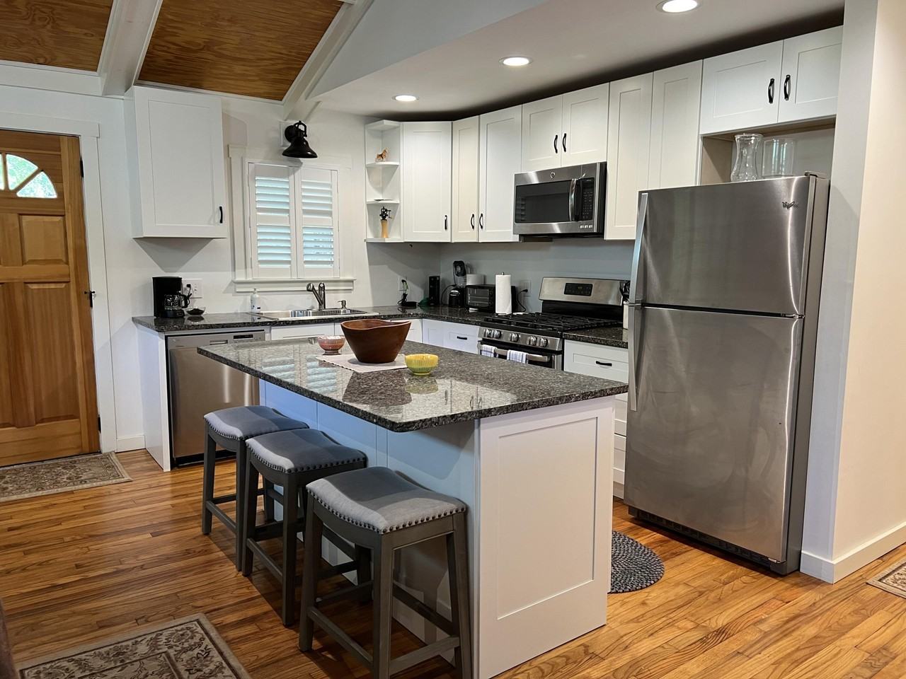 206 Sumter St Se - Photo 6 of 18