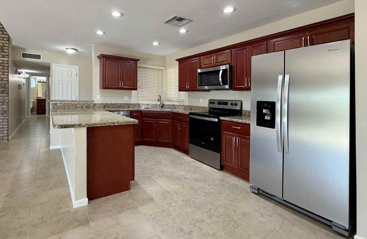 113 W Wagoner Rd - Photo 7 of 25