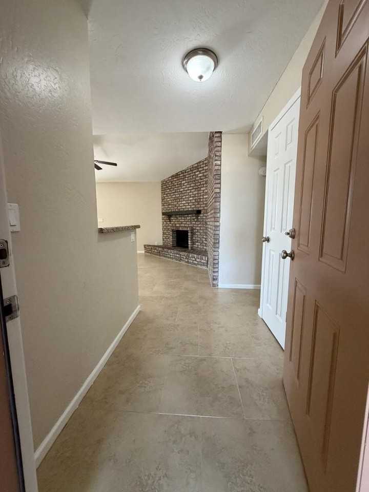 113 W Wagoner Rd - Photo 3 of 25