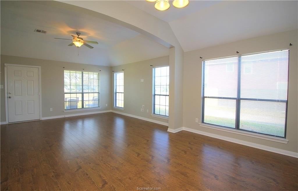 2010 Turning Leaf Dr - Photo 2 of 20