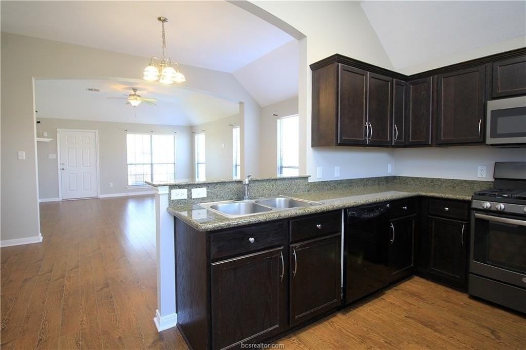 2010 Turning Leaf Dr - Photo 4 of 20