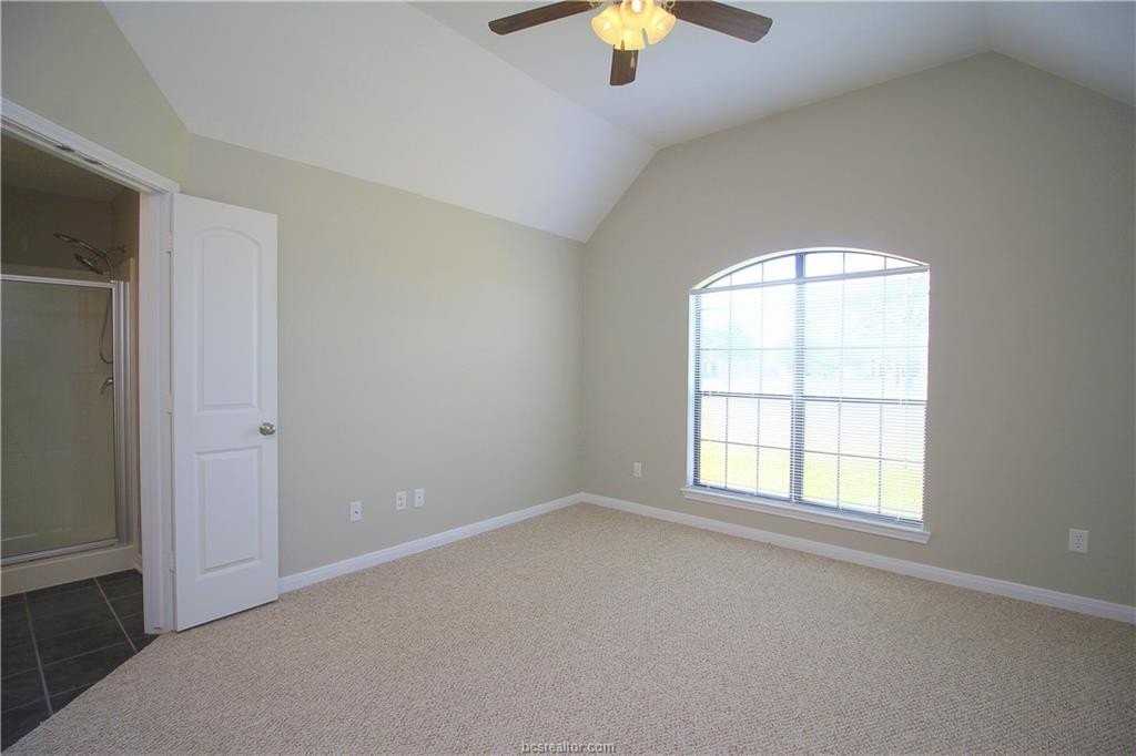 2010 Turning Leaf Dr - Photo 6 of 20