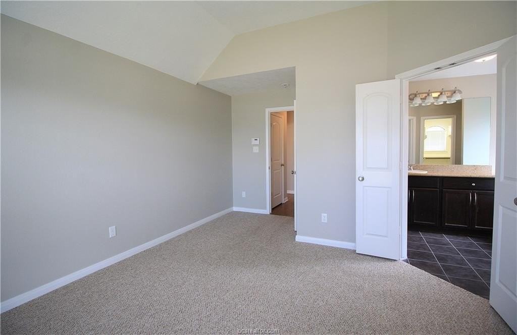 2010 Turning Leaf Dr - Photo 7 of 20