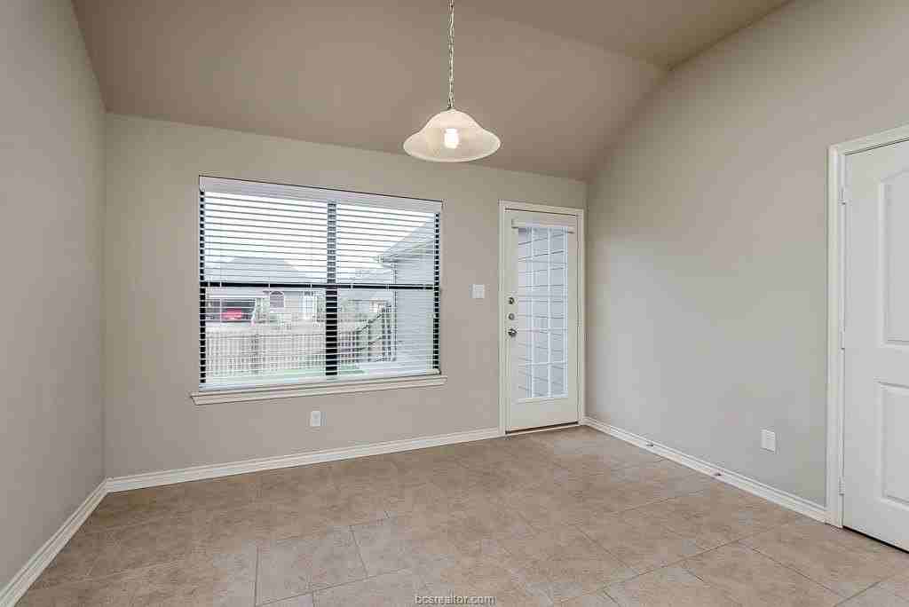 2020 Turning Leaf Dr - Photo 6 of 18