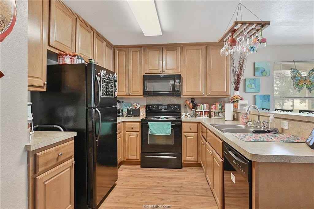 1803 S College Ave - Photo 4 of 6