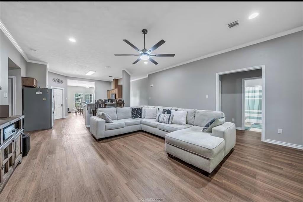 903 Whitewing Ln - Photo 2 of 14