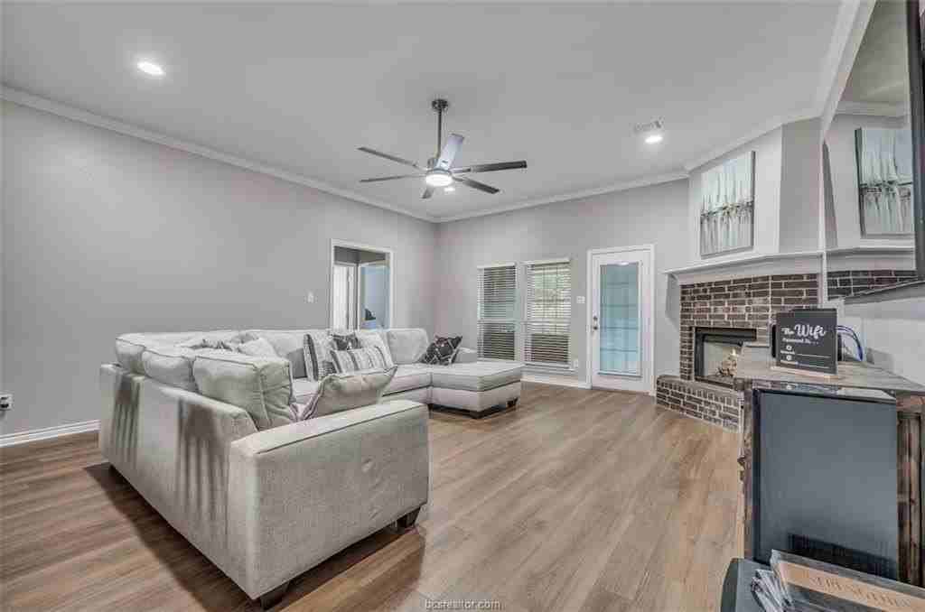 903 Whitewing Ln - Photo 3 of 14