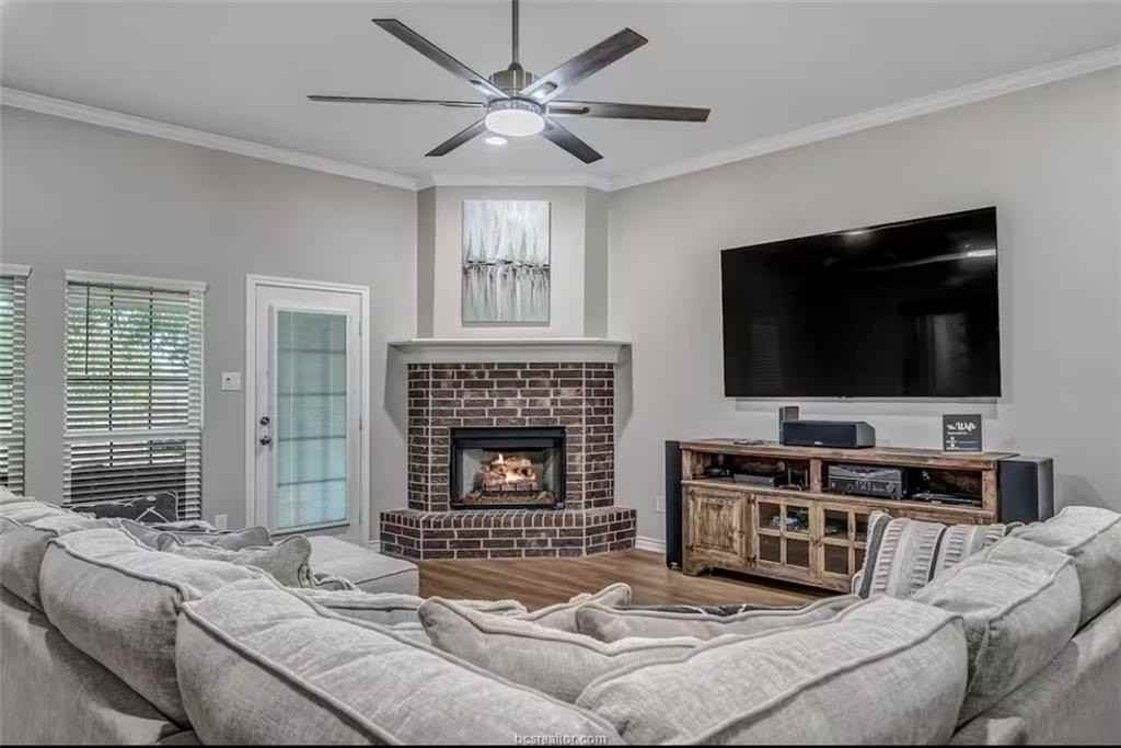 903 Whitewing Ln - Photo 4 of 14