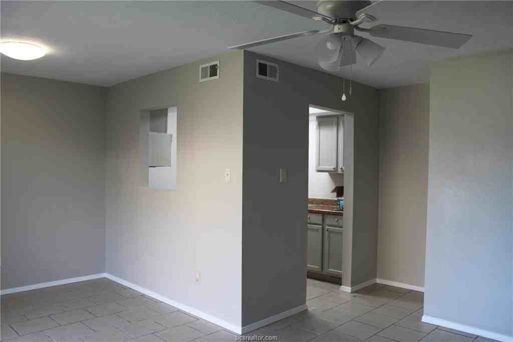 2403 Bosque Dr Apt B - Photo 3 of 25