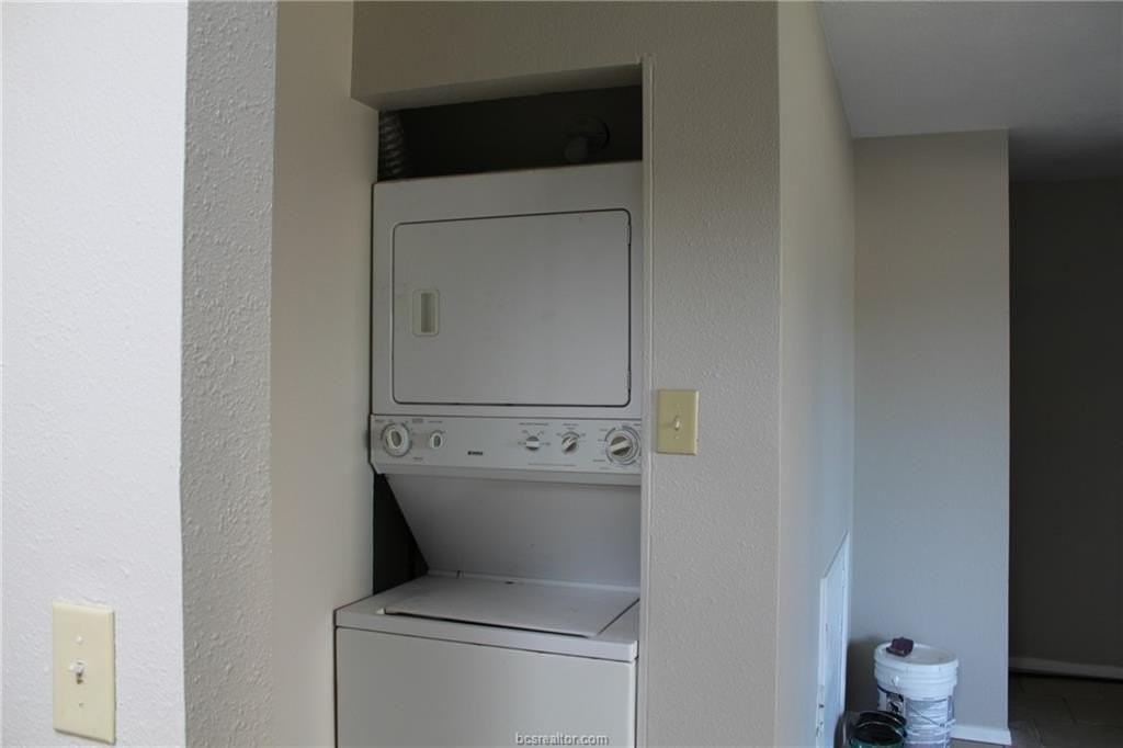 2403 Bosque Dr Apt B - Photo 4 of 25