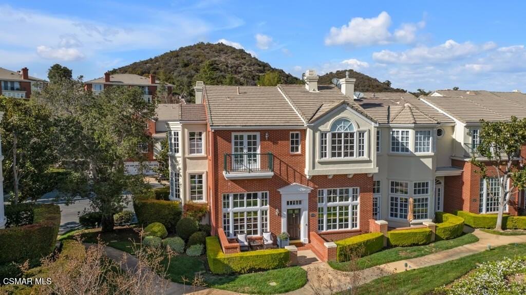 2442 Swanfield Ct - Photo 2 of 45