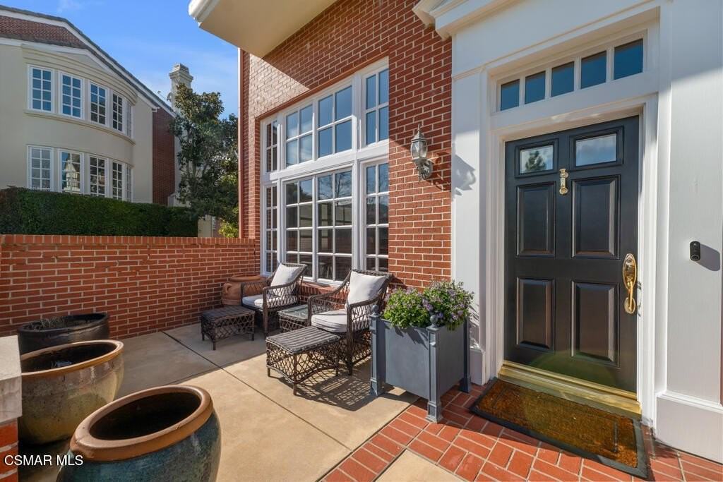 2442 Swanfield Ct - Photo 3 of 45