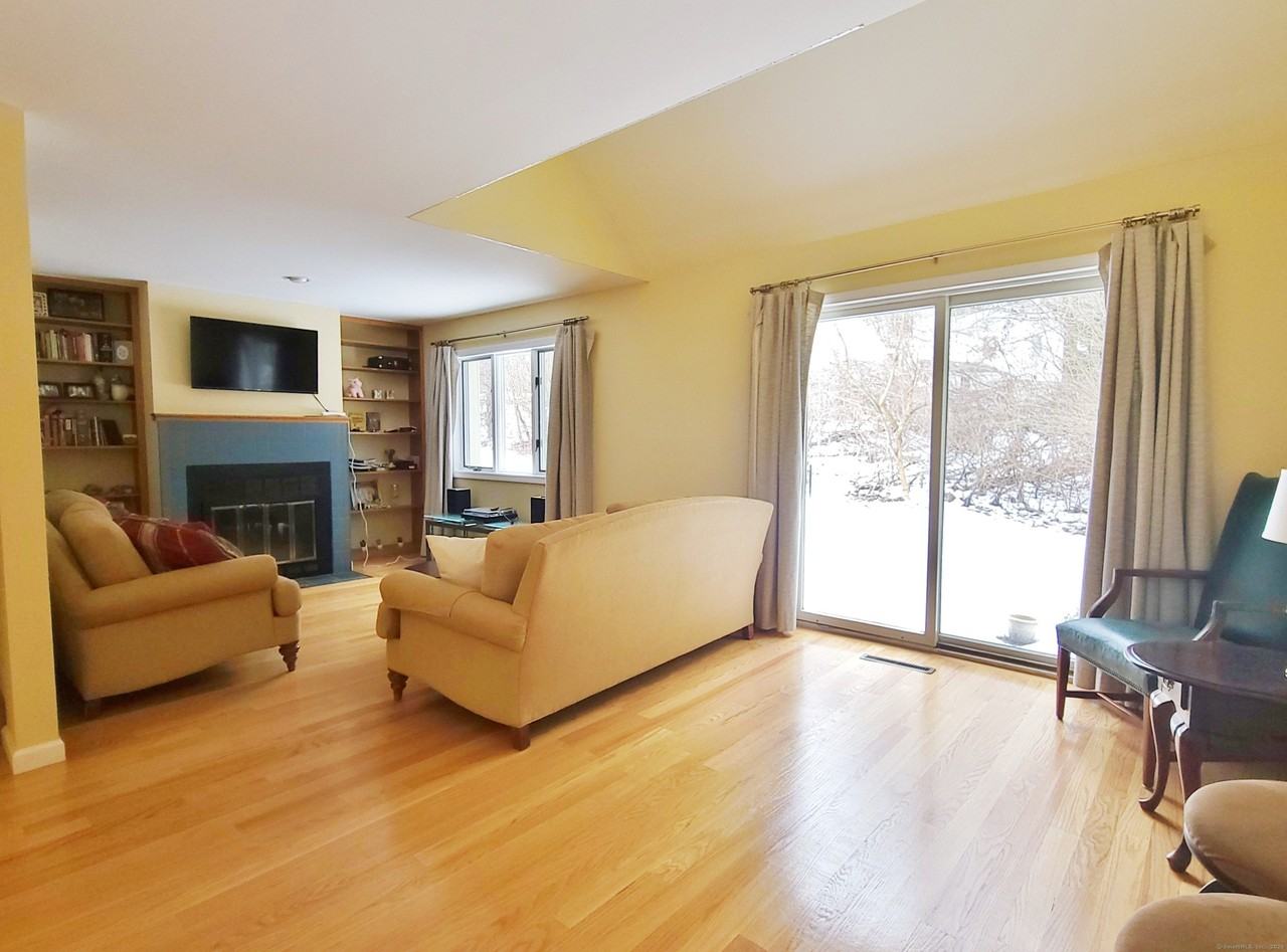 141 Courtyard Ln Unit 141 - Photo 7 of 16