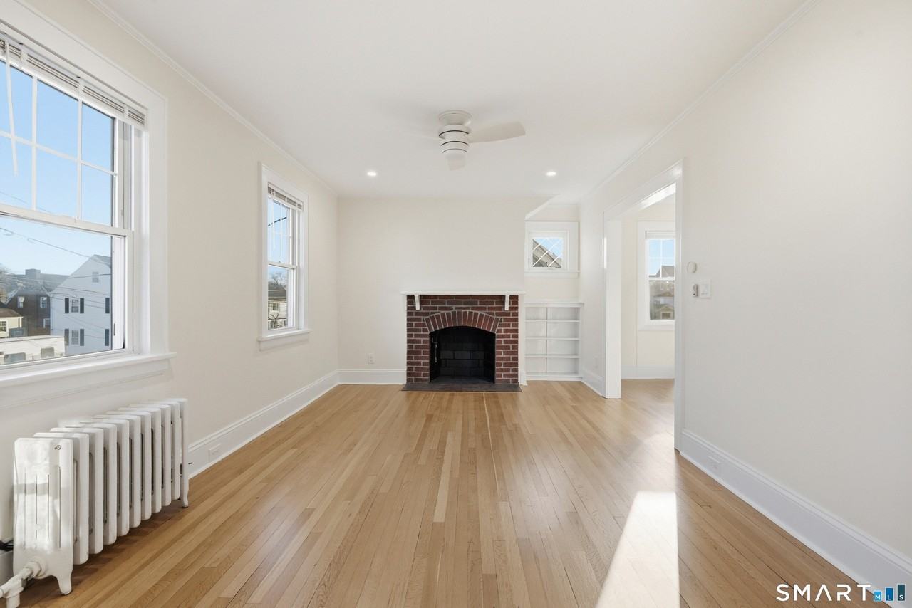 44 Lorraine Ter Unit 2 - Photo 2 of 16