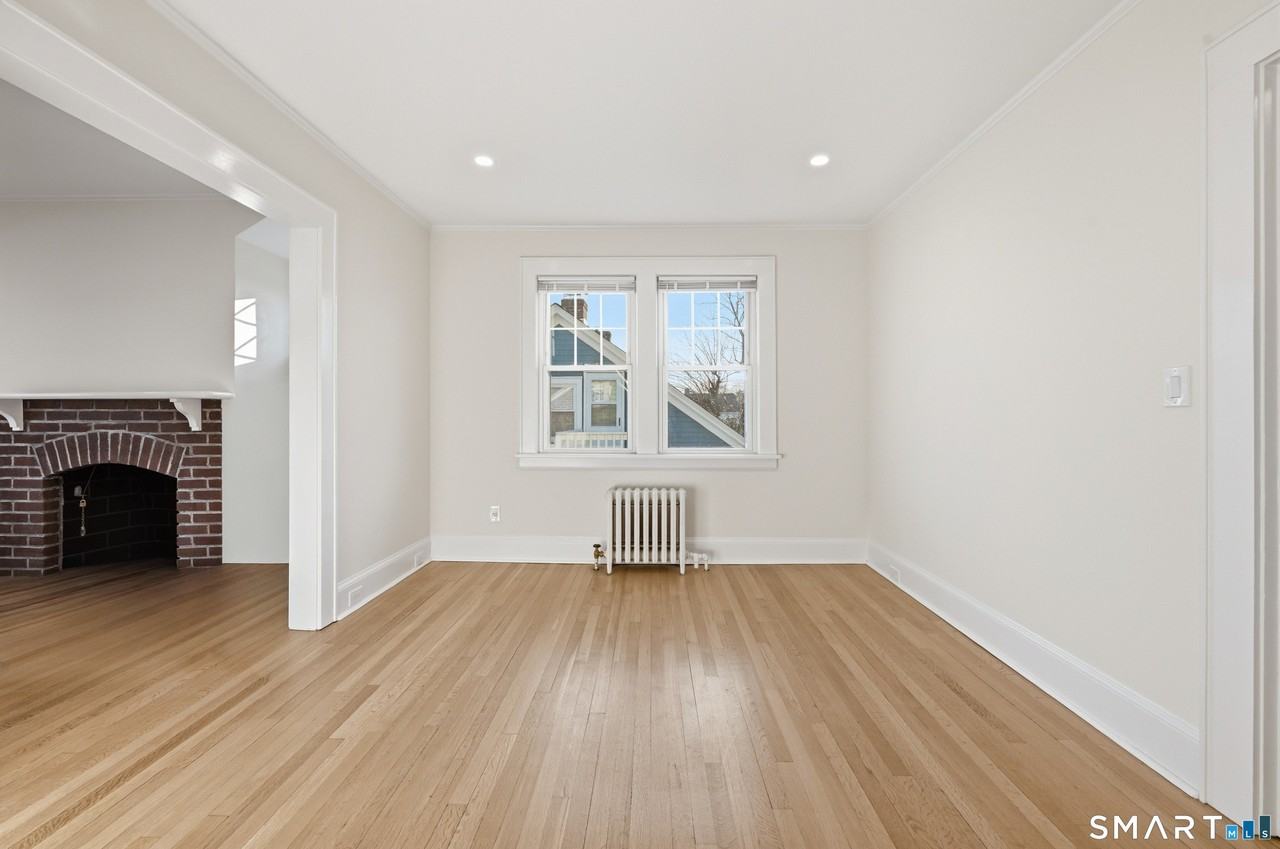 44 Lorraine Ter Unit 2 - Photo 3 of 16