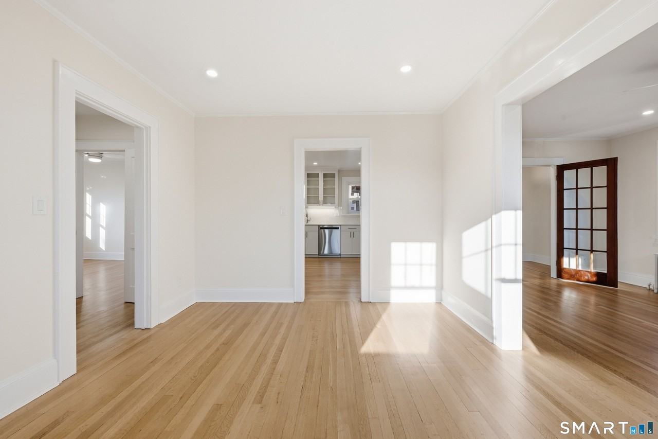 44 Lorraine Ter Unit 2 - Photo 4 of 16