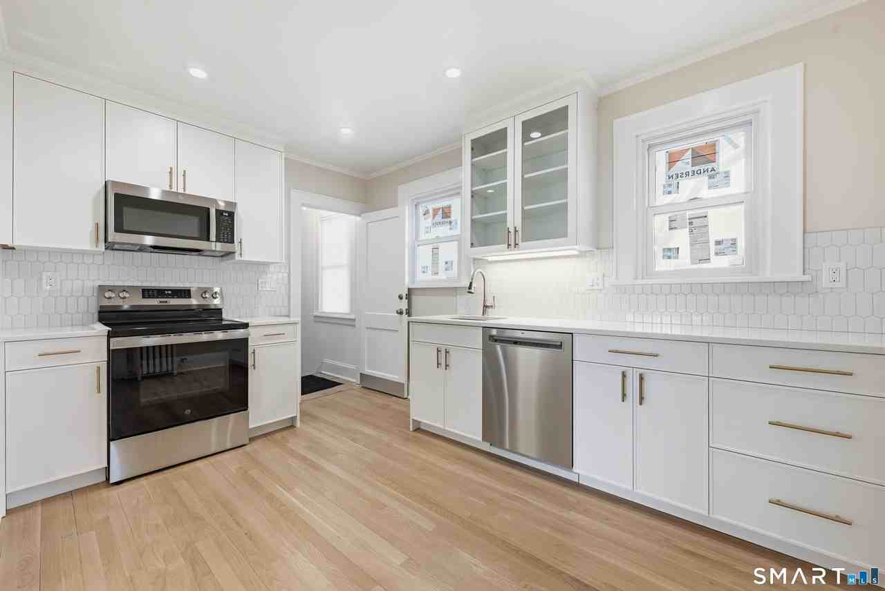 44 Lorraine Ter Unit 2 - Photo 6 of 16