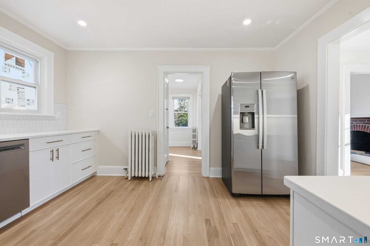 44 Lorraine Ter Unit 2 - Photo 7 of 16