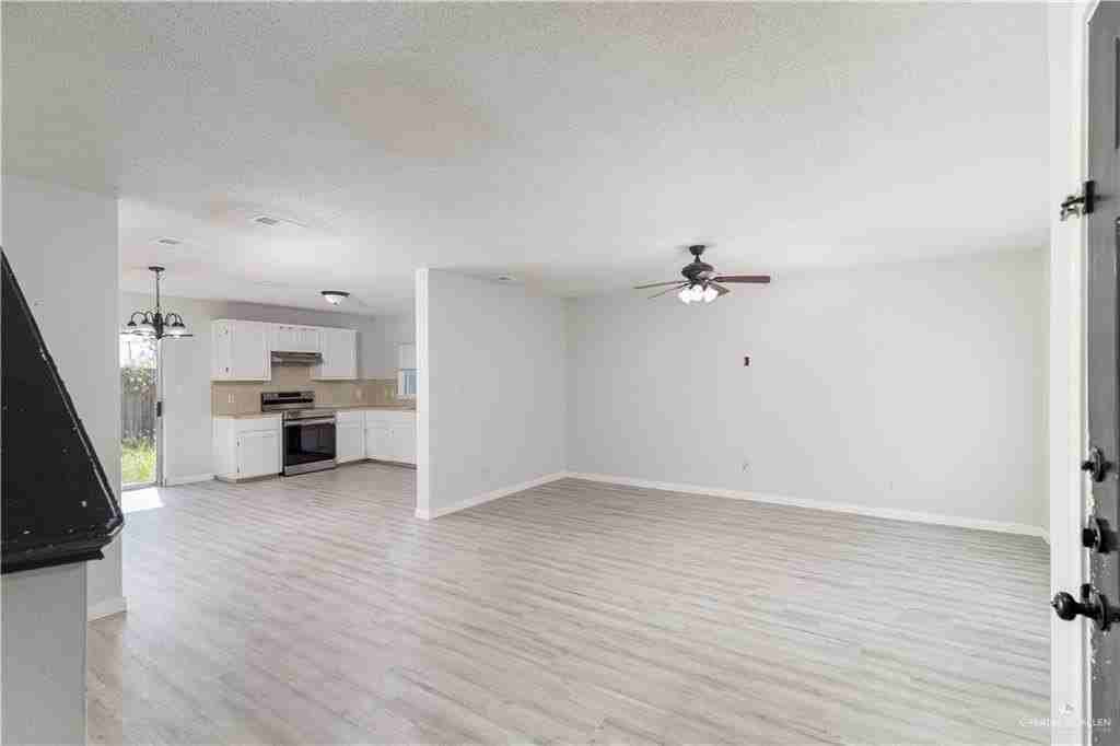 3425 Ozark Ave - Photo 4 of 17