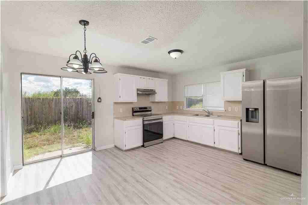 3425 Ozark Ave - Photo 5 of 17