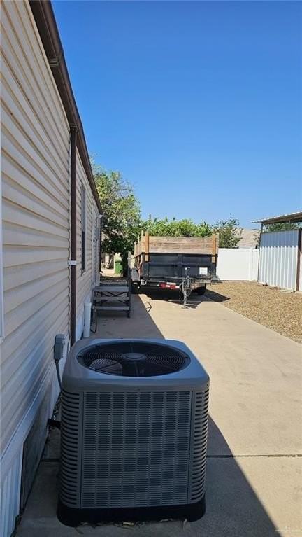 1905 Johnson St - Photo 4 of 21