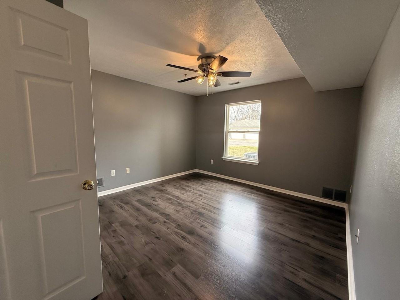 1401 Millbrook Trl - Photo 7 of 23