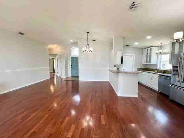 8045 Bracken Ln - Photo 7 of 20