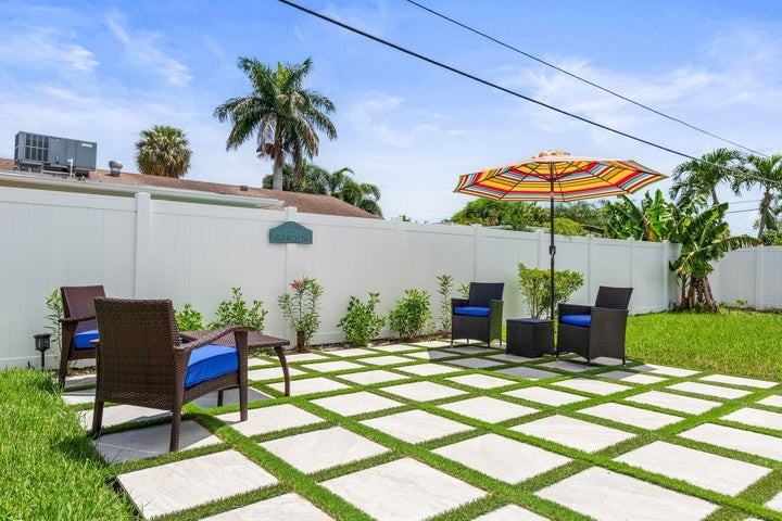 10044 Dasheen Avenue - Photo 2 of 7