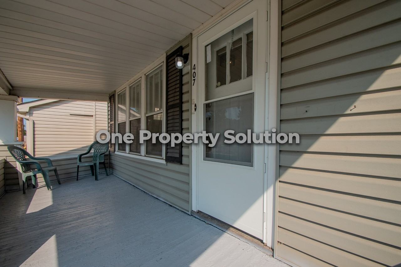 407 Kenwood St #1 - Photo 3 of 23