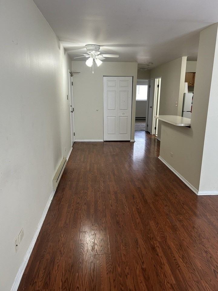 330 Shorewood Dr Apt 3b - Photo 3 of 8