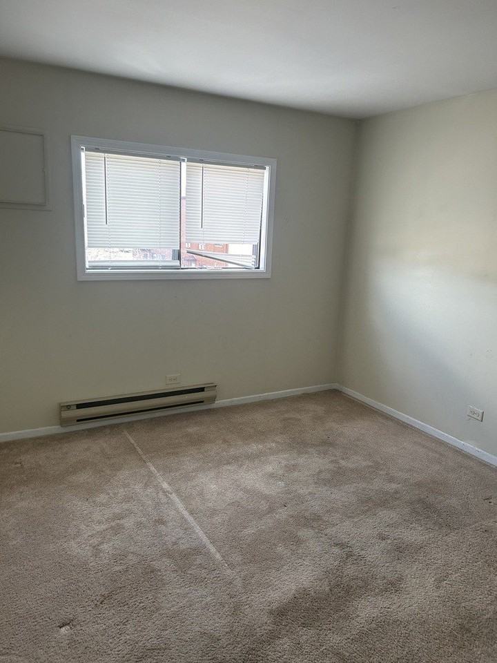 330 Shorewood Dr Apt 3b - Photo 6 of 8