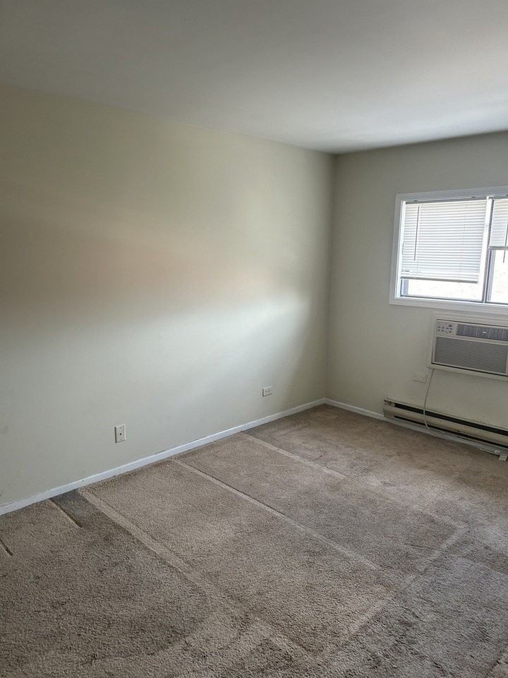 330 Shorewood Dr Apt 3b - Photo 5 of 8