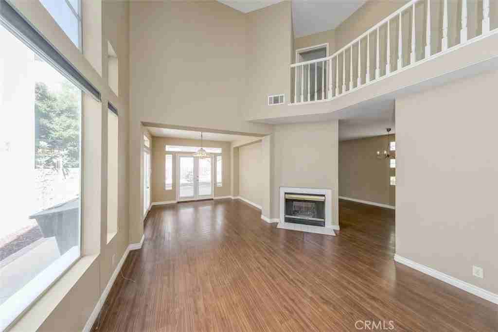 2568 La Salle Pointe - Photo 3 of 20