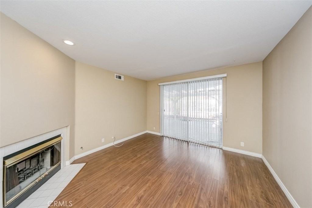 2568 La Salle Pointe - Photo 4 of 20