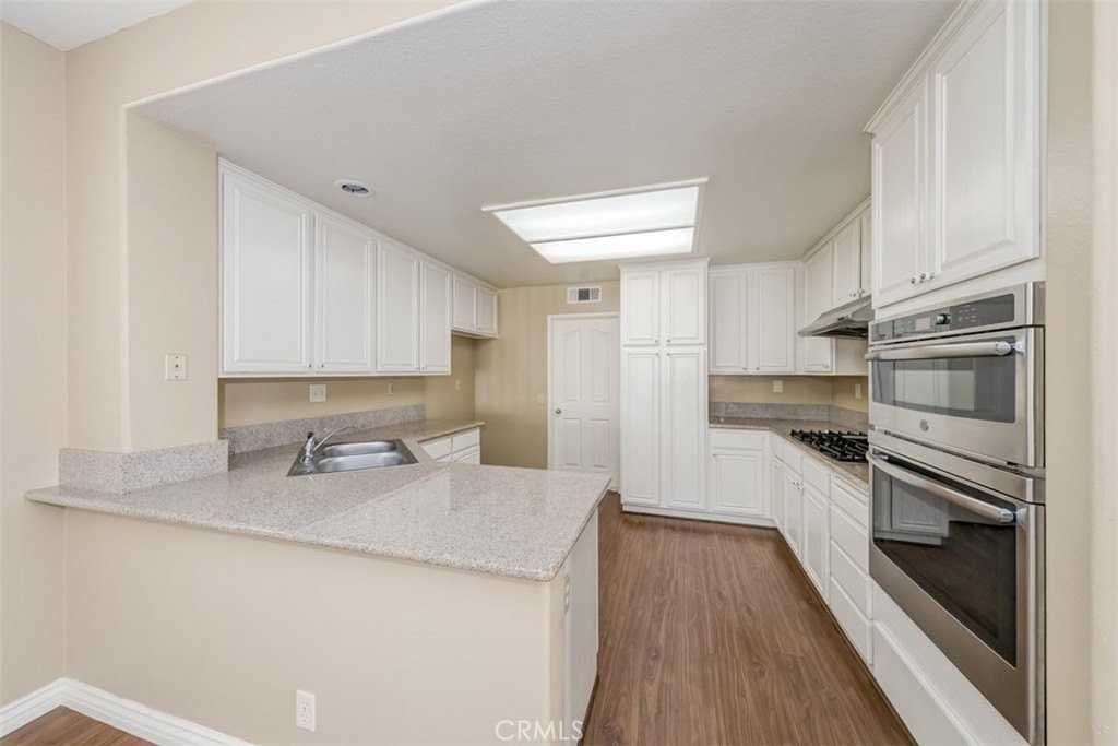 2568 La Salle Pointe - Photo 7 of 20