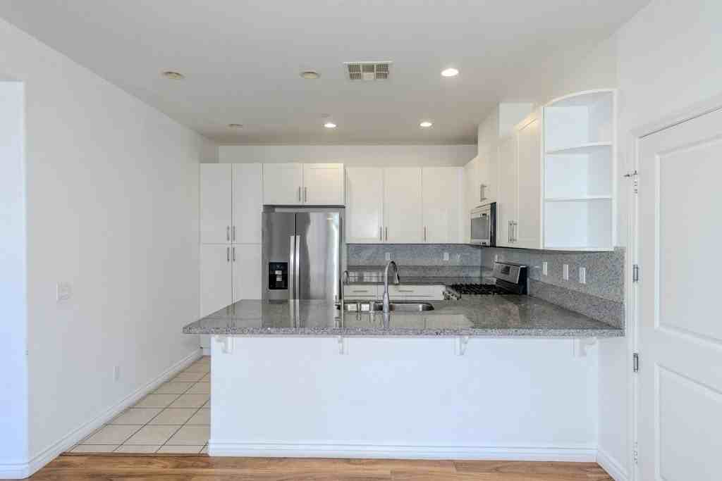 678 Americana Dr - Photo 3 of 40