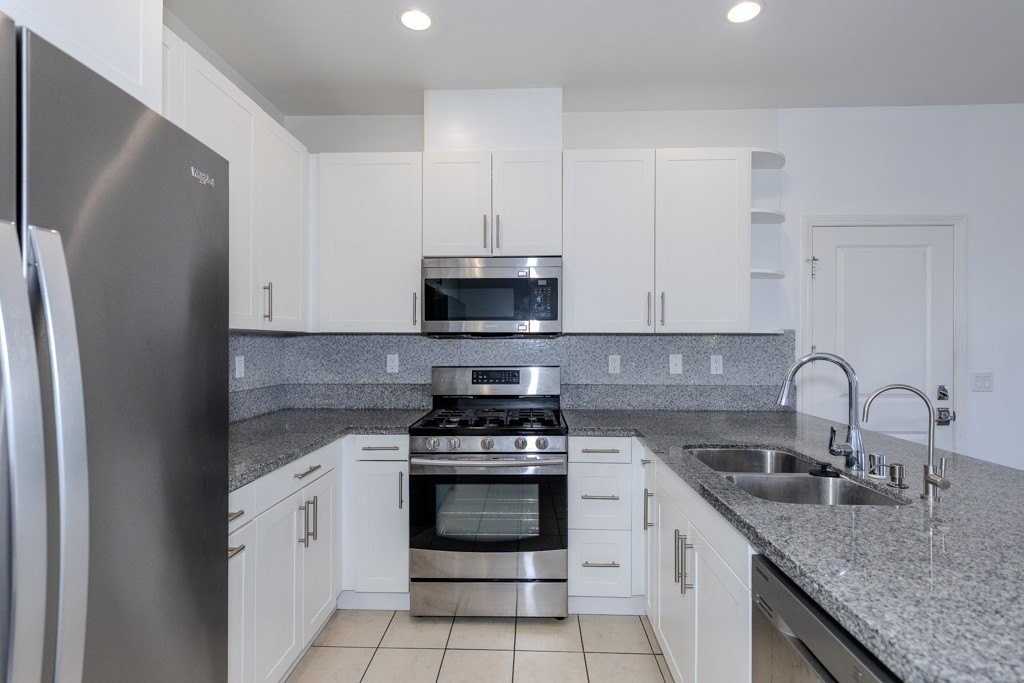 678 Americana Dr - Photo 4 of 40