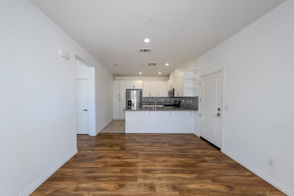 678 Americana Dr - Photo 6 of 40