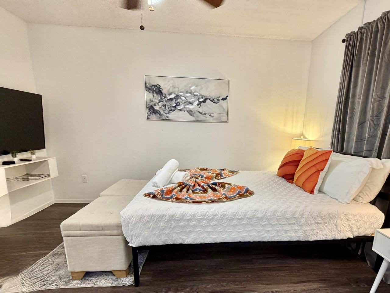 4504 Speedway - Photo 7 of 28