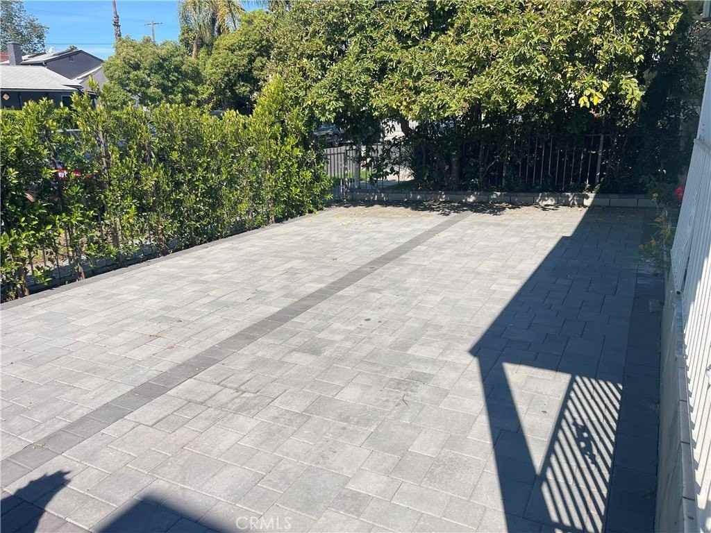 3736 Veteran Ave - Photo 5 of 32